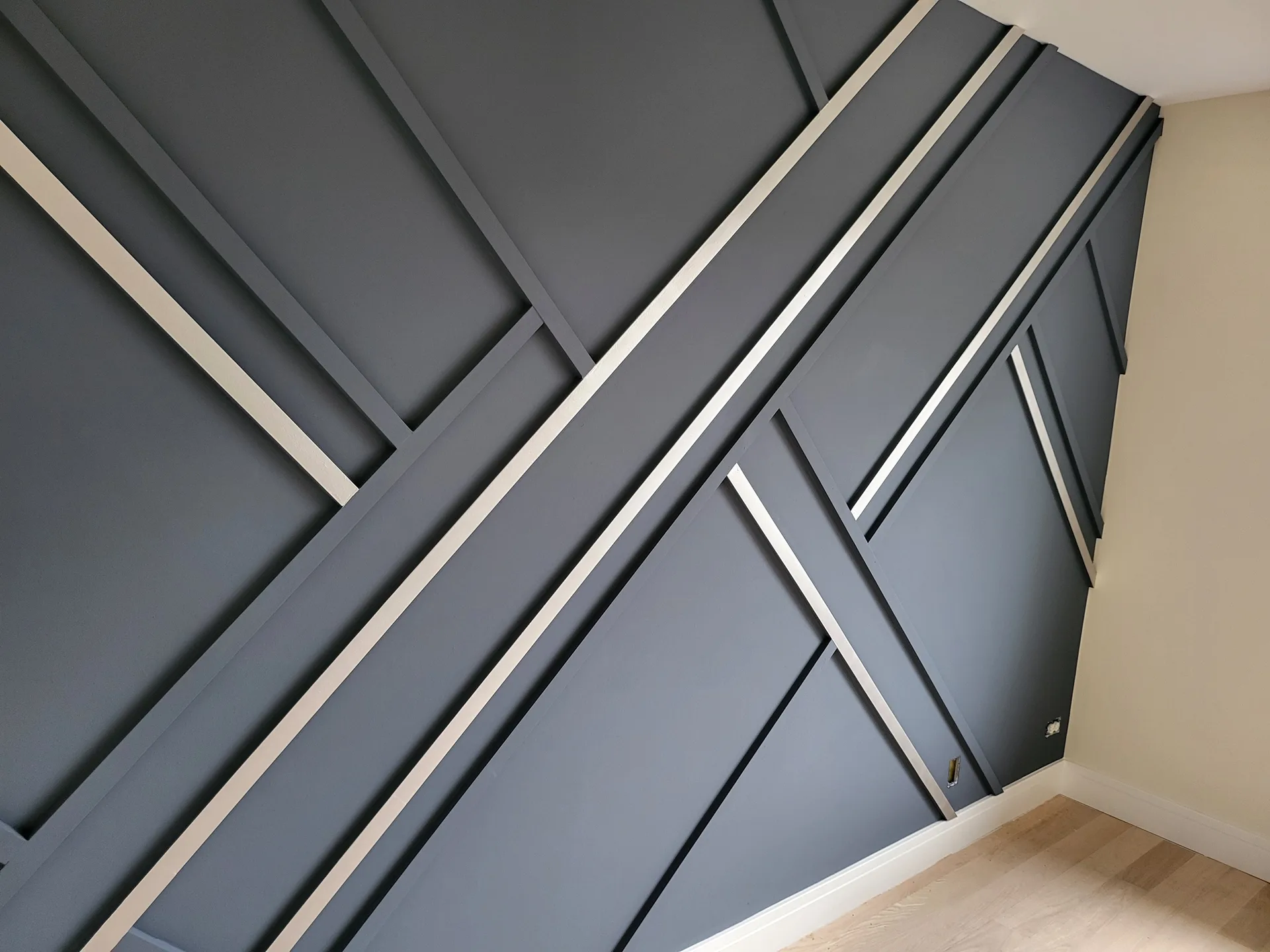 Slat accent wall navy silver detail